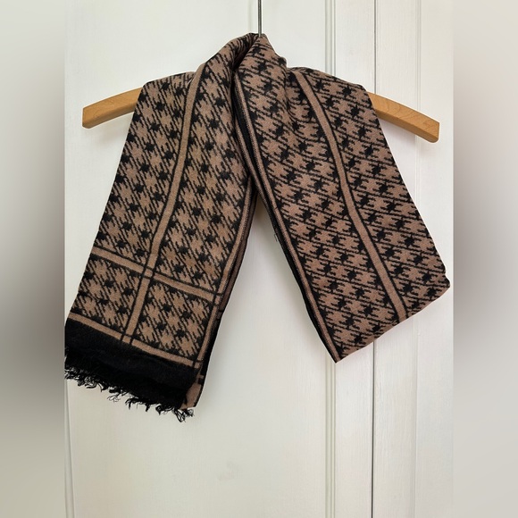 Multiple scarves/wraps - Picture 2 of 2